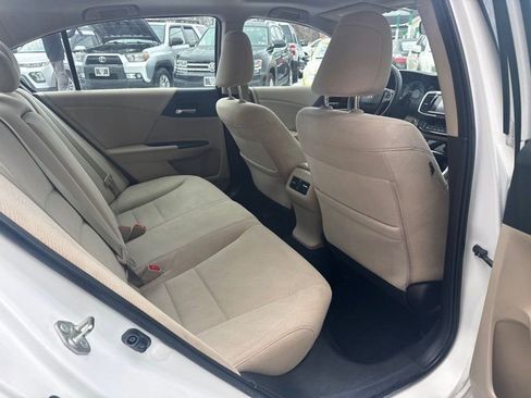 Used 2016 Honda Accord EX image 16