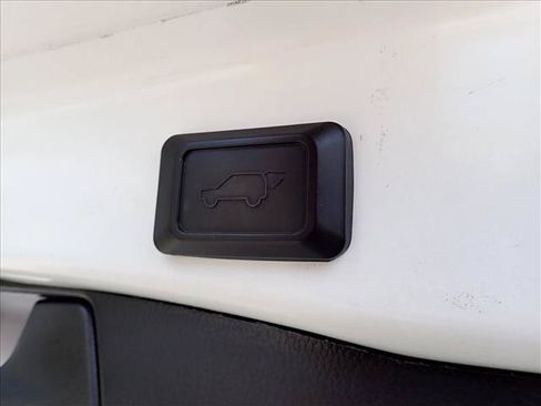 Used 2022 Toyota RAV4 SE w/ Convenience Package AWD/4WD image 9