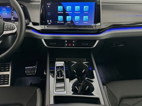 Used 2024 Volkswagen Atlas Peak Edition SEL image 11