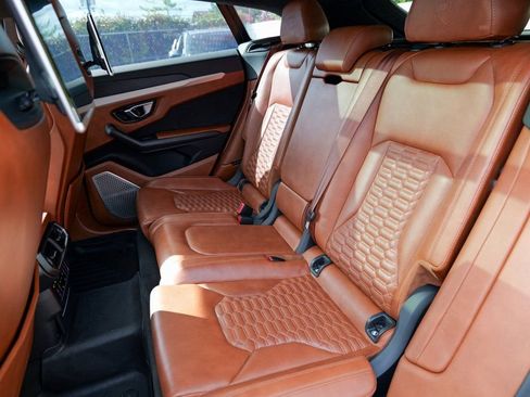 Used 2019 Lamborghini Urus Base image 28