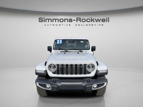 Used 2025 Jeep Wrangler Unlimited Sahara AWD/4WD image 8