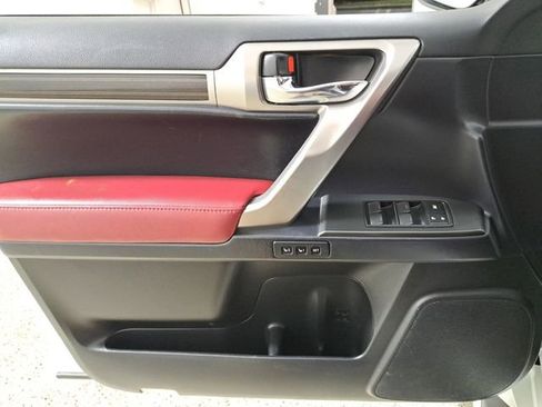 Used 2023 Lexus GX 460 Premium w/ Premium Package image 23