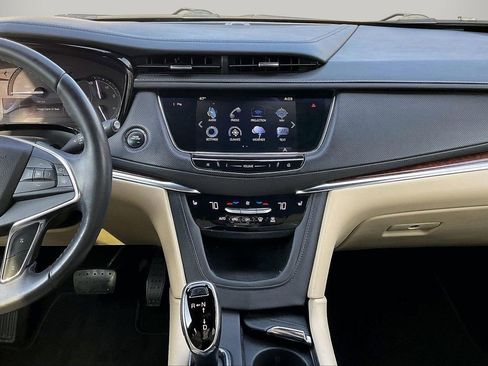 Used 2017 Cadillac XT5 Luxury w/ Driver Awareness Package image 13