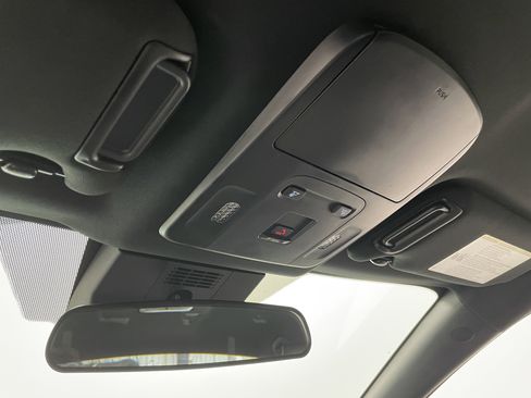 Used 2025 Toyota Camry SE image 8