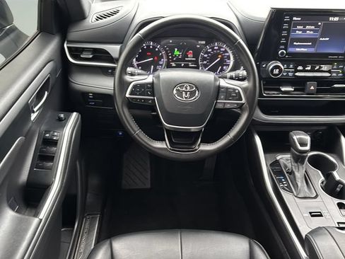 Used 2022 Toyota Highlander XSE FWD image 15