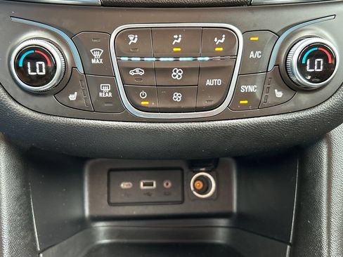 Used 2019 Chevrolet Equinox LT AWD/4WD image 13
