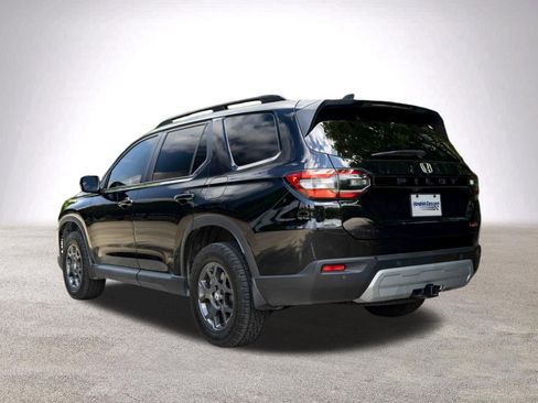 Used 2025 Honda Pilot TrailSport image 7
