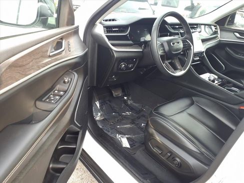 Used 2023 Jeep Grand Cherokee 4WD 4xe image 8