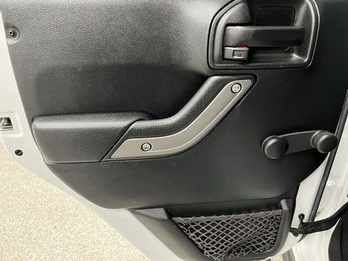 Used 2016 Jeep Wrangler Unlimited Sport w/ Connectivity Group image 41