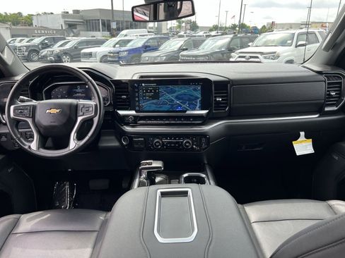 Used 2022 Chevrolet Silverado 1500 LTZ w/ LTZ Convenience Package II AWD/4WD image 23