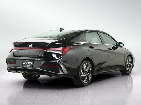 Used 2025 Hyundai Elantra SEL FWD image 5