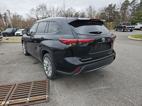 Used 2023 Toyota Highlander Limited image 5