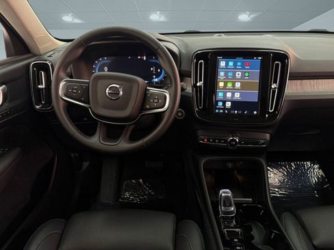 Used 2025 Volvo XC40 B5 Plus image 25