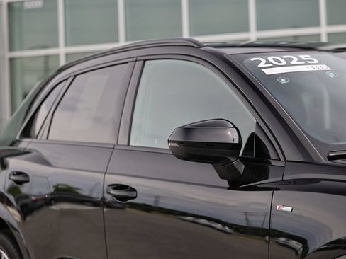 Used 2025 Audi Q3 2.0T Premium w/ Convenience Package AWD/4WD image 3