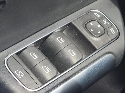 Used 2023 Mercedes-Benz GLA 250 4MATIC image 27
