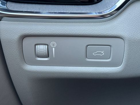 Used 2022 Volvo V60 T5 Cross Country w/ Advanced Package image 36