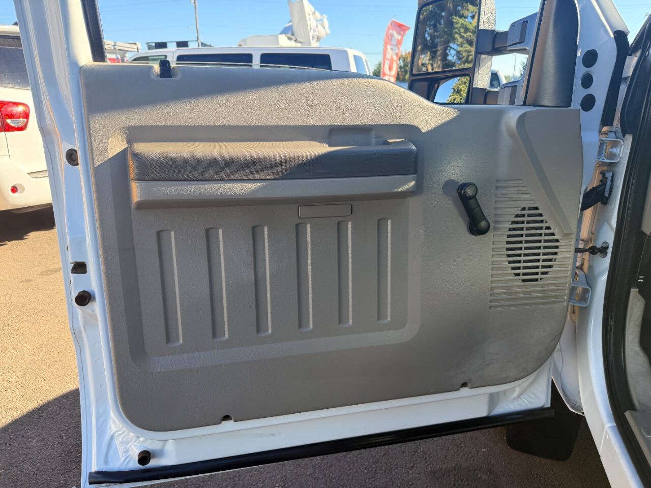Used 2010 Ford F550 2WD Regular Cab Super Duty image 33