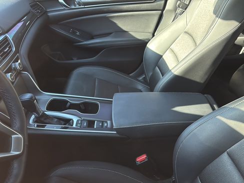 Used 2022 Honda Accord Sport image 2