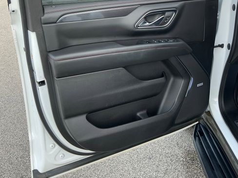 Used 2023 Chevrolet Suburban RST w/ Luxury Package image 5