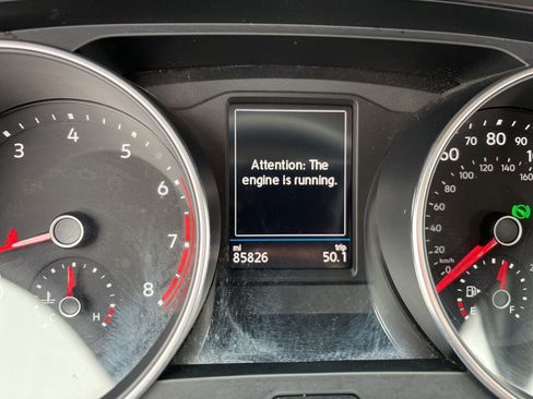 Used 2020 Volkswagen Tiguan SE image 23