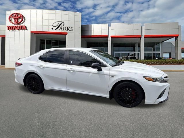 Certified 2019 Toyota Camry SE FWD image 1