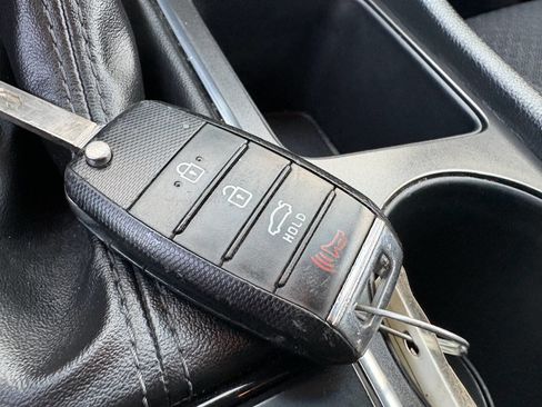 Used 2018 Kia Optima LX w/ 17" Alloy Wheels Package image 39