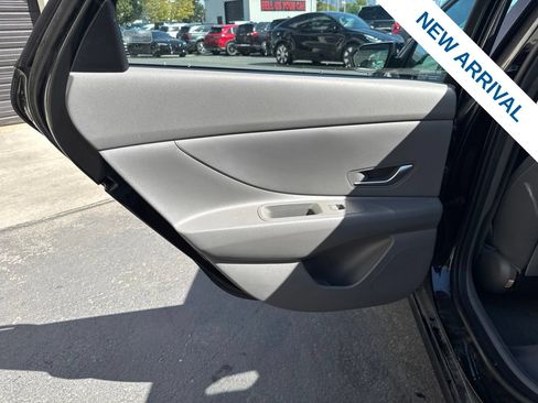 Used 2023 Hyundai Elantra SEL FWD image 14