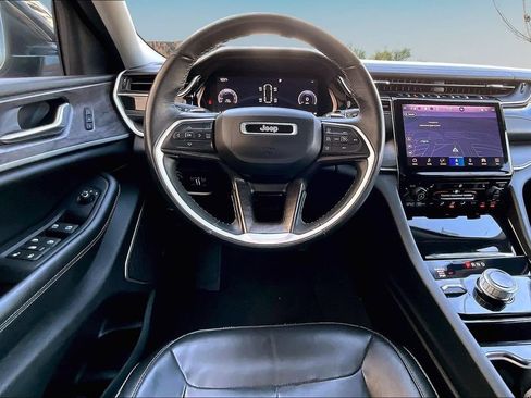 Used 2022 Jeep Grand Cherokee L Limited AWD/4WD image 5