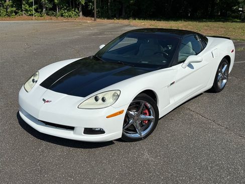 Used 2013 Chevrolet Corvette Coupe w/ 3LT Preferred Equipment Group RWD image 3