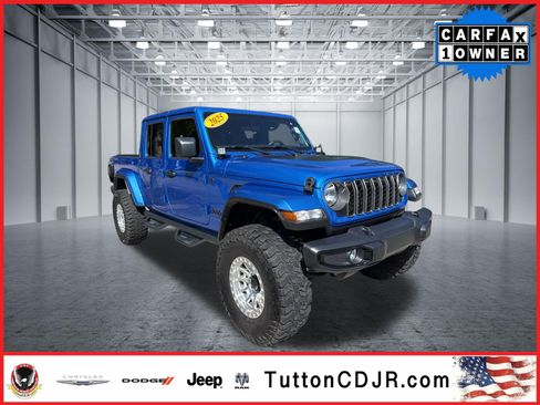 Used 2025 Jeep Gladiator Sport AWD/4WD image 1