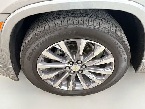 Used 2023 Chevrolet Traverse Premier image 37