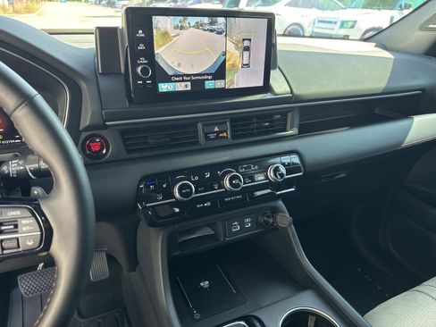 Used 2025 Honda Pilot Black Edition image 26