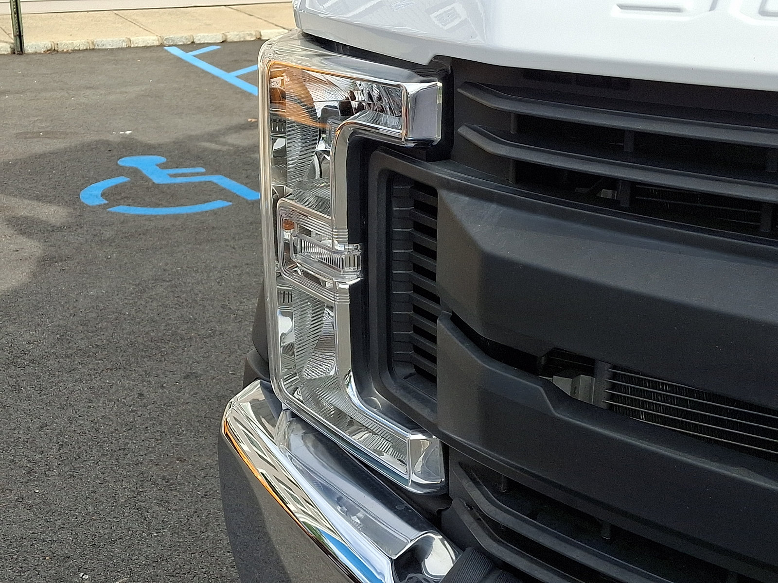 Used 2017 Ford F550 4x4 Regular Cab Super Duty image 10