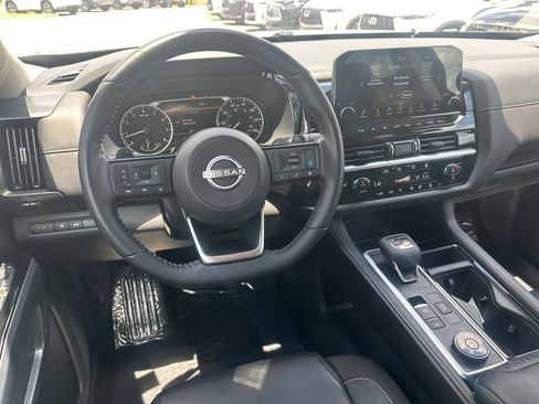 Used 2024 Nissan Pathfinder SL AWD/4WD image 19