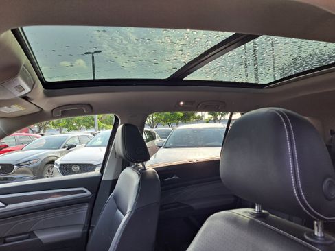 Used 2022 Volkswagen Atlas SEL R-Line image 12