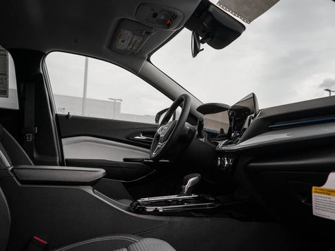 New 2026 Chevrolet Trax LT w/ LT Convenience Package FWD image 10