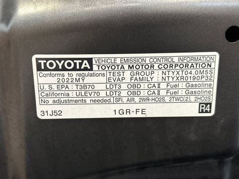 Used 2022 Toyota 4Runner TRD Off-Road Premium w/ Moonroof Package AWD/4WD image 37