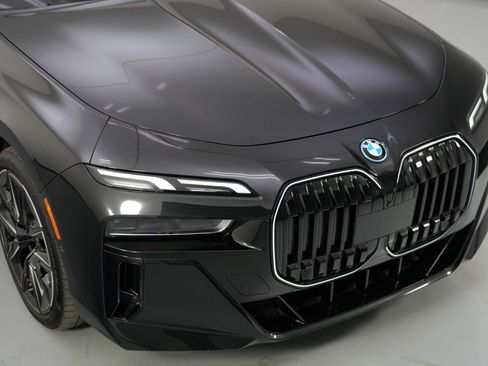 Used 2024 BMW i7 eDrive50 w/ M Sport Package image 67