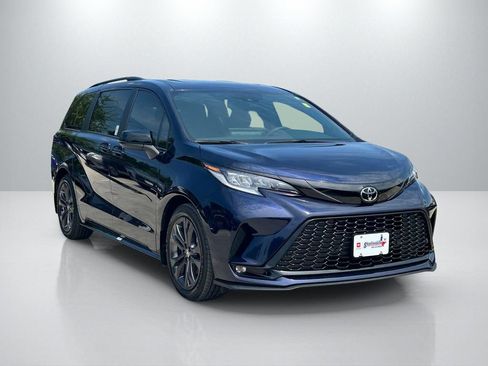 Certified 2026 Toyota Sienna XSE FWD image 3