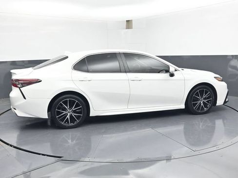 Used 2024 Toyota Camry SE FWD image 3