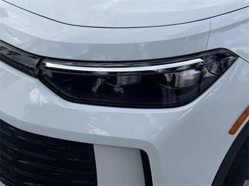 Used 2025 Volkswagen Tiguan S image 29