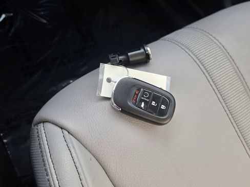 Used 2024 Honda Pilot Touring image 19