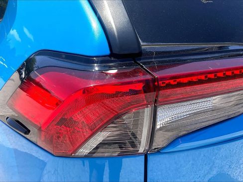 Used 2020 Toyota RAV4 XLE w/ Convenience Package FWD image 29