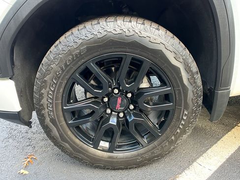 Used 2025 GMC Sierra 1500 Elevation image 24