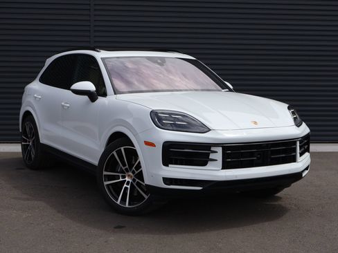 Certified 2026 Porsche Cayenne AWD/4WD image 8