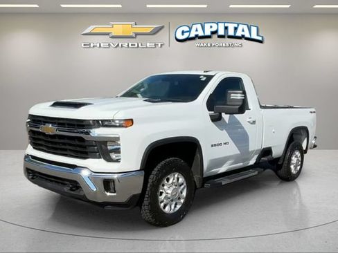 Used 2024 Chevrolet Silverado 2500 LT w/ Convenience Package AWD/4WD image 2