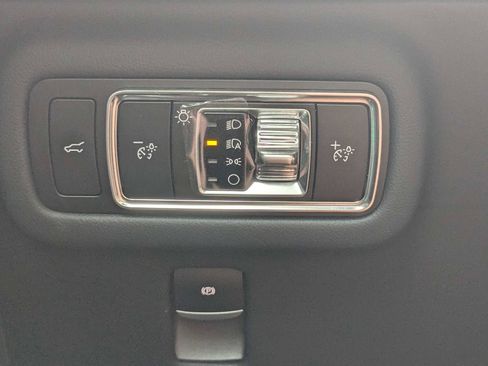 Used 2025 Lincoln Nautilus Premier AWD/4WD image 27