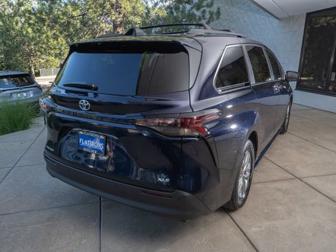 Used 2025 Toyota Sienna XLE w/ XLE Plus Package AWD/4WD image 6