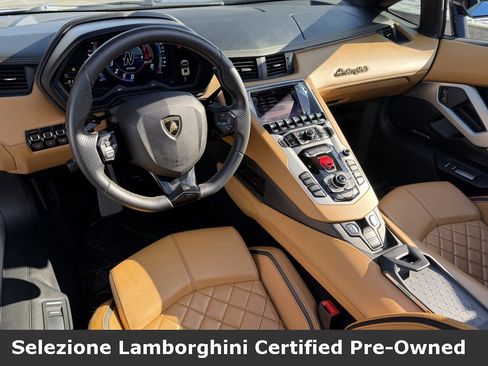 Used 2018 Lamborghini Aventador S image 30