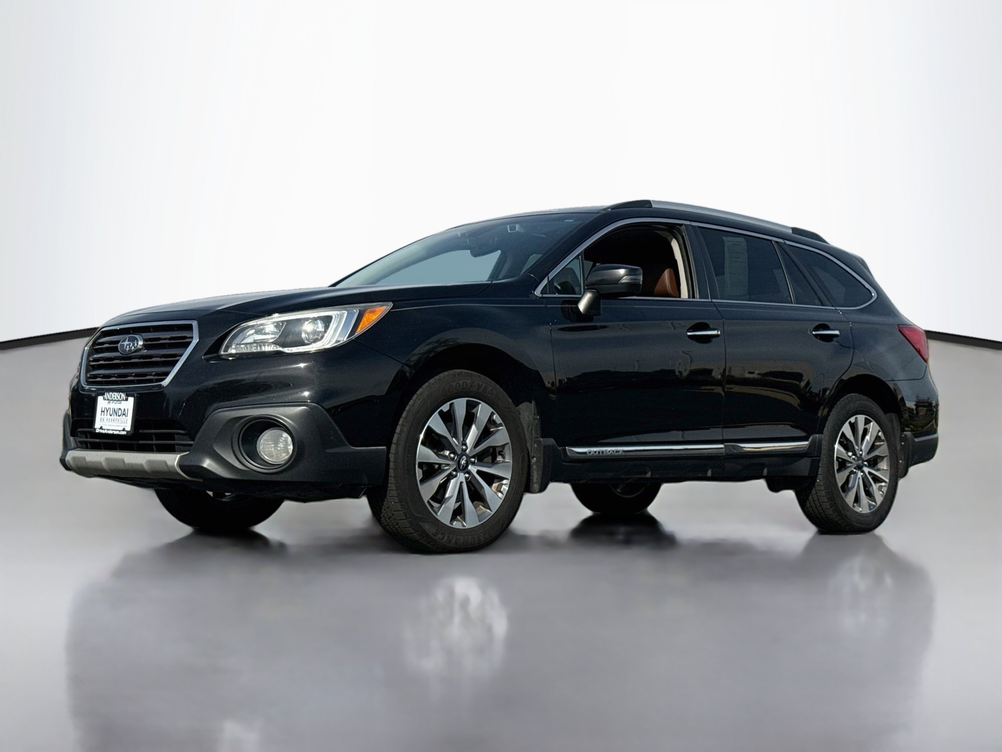 Used 2017 Subaru Outback 2.5i Touring AWD/4WD image 3